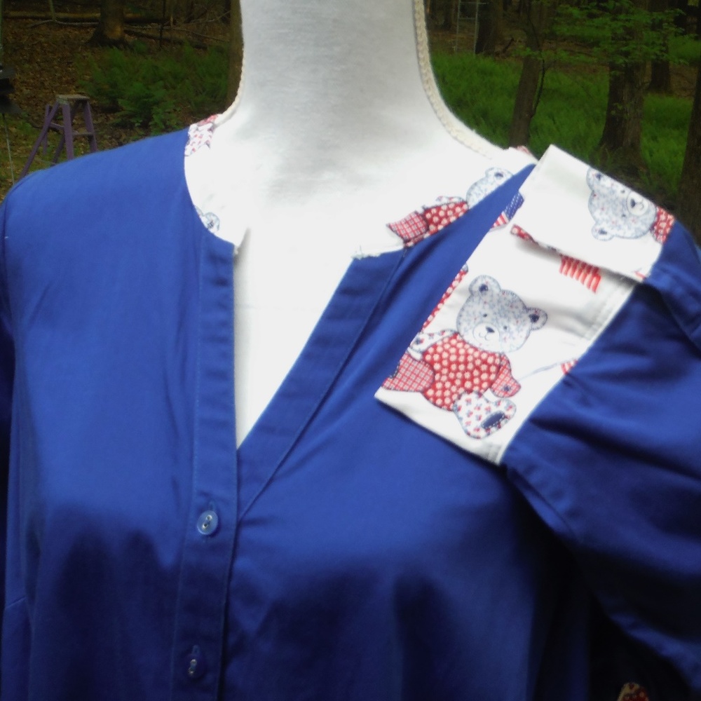 Patriotic Bear Waves a Flag on Blue 1X V-Neck